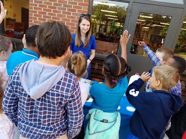 A Clorox employee volunteer brings hands-on science into Atlanta-area schools