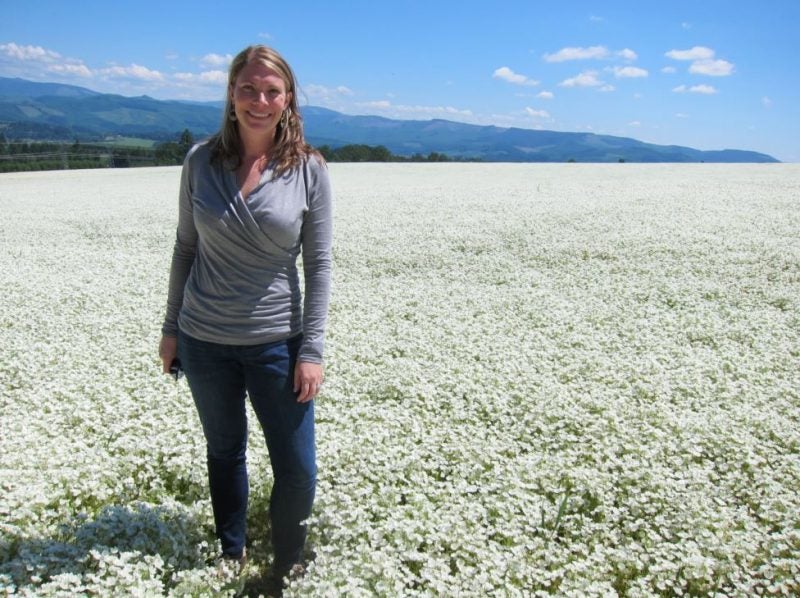 shannon-in-flower-field